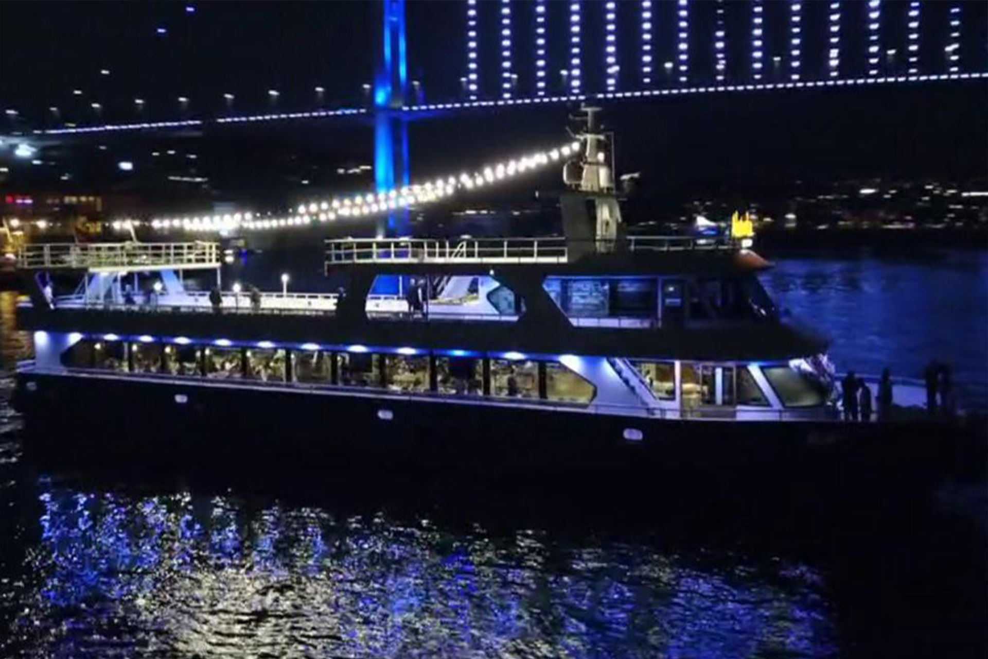 250 Kişilik Tekne Kiralama