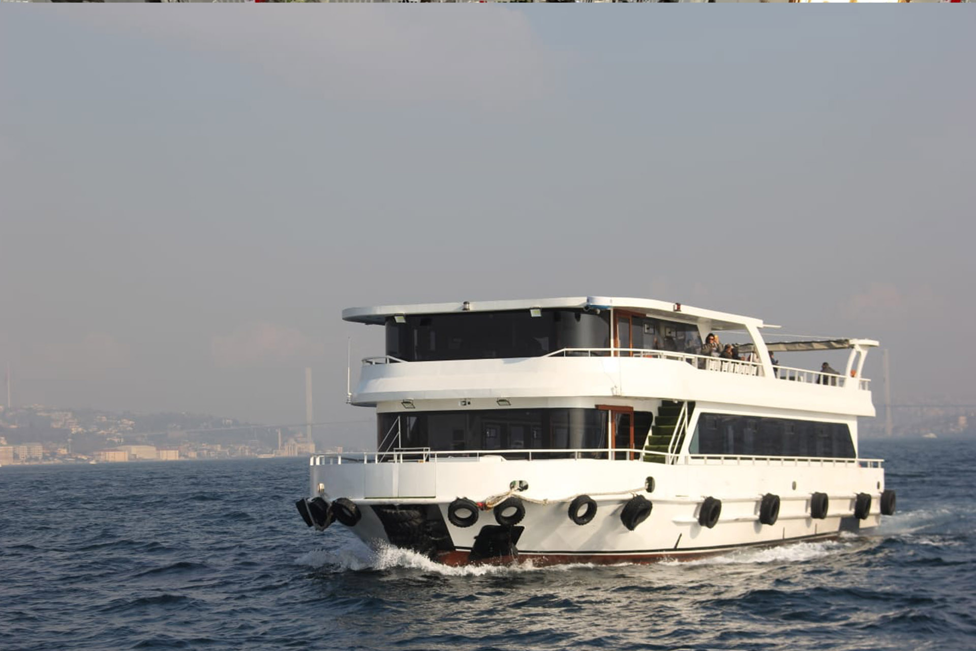 İstanbul Tekne Kiralama 130 Kişilik