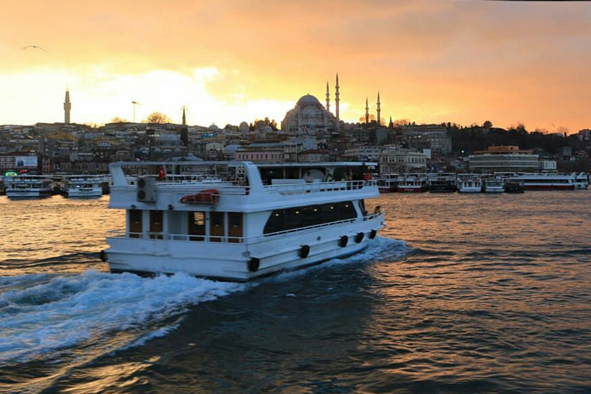 İstanbul Tekne Kiralama 140 Kişilik