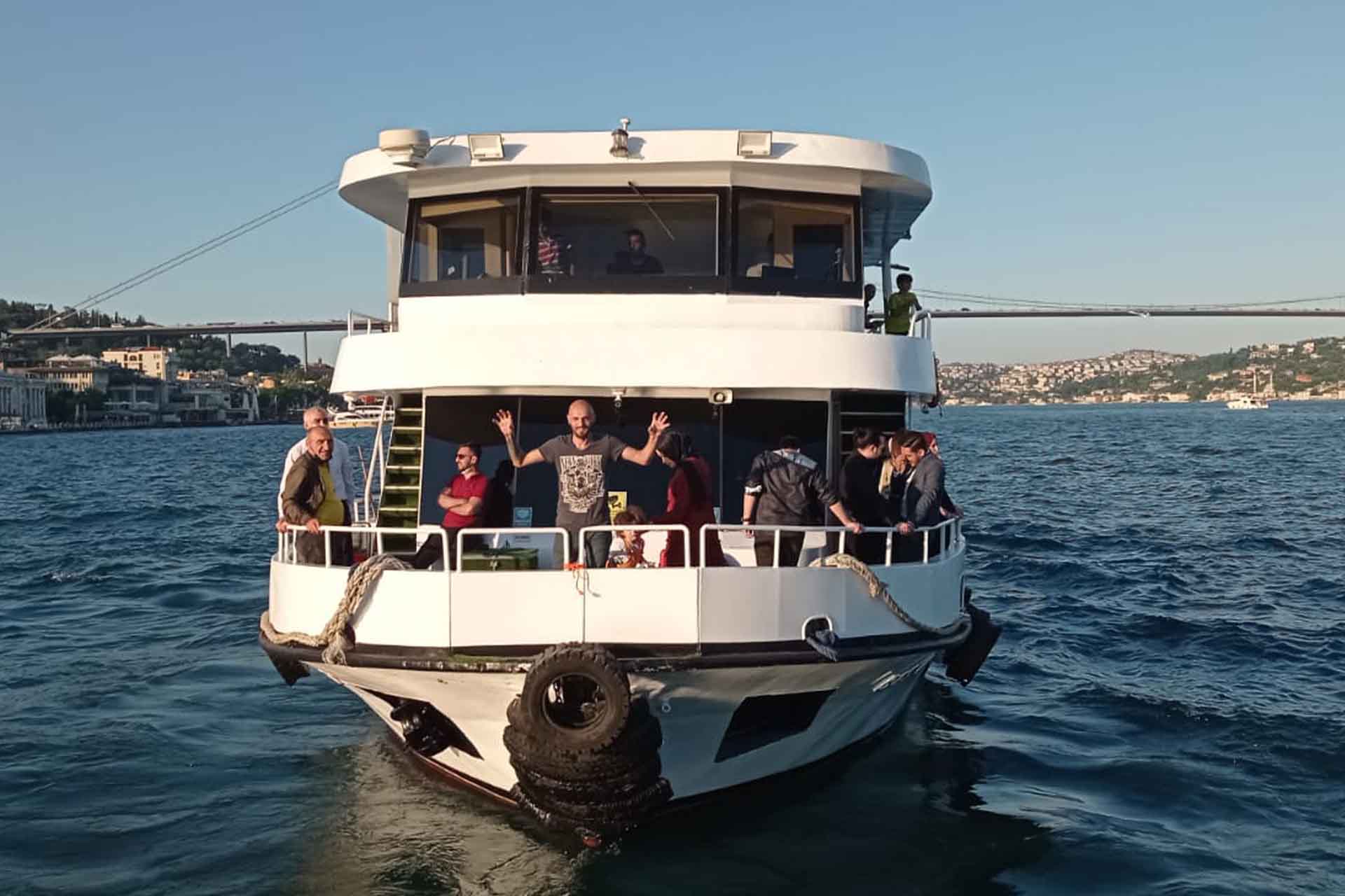 100 Kişilik Teknede Şirket Yemeği