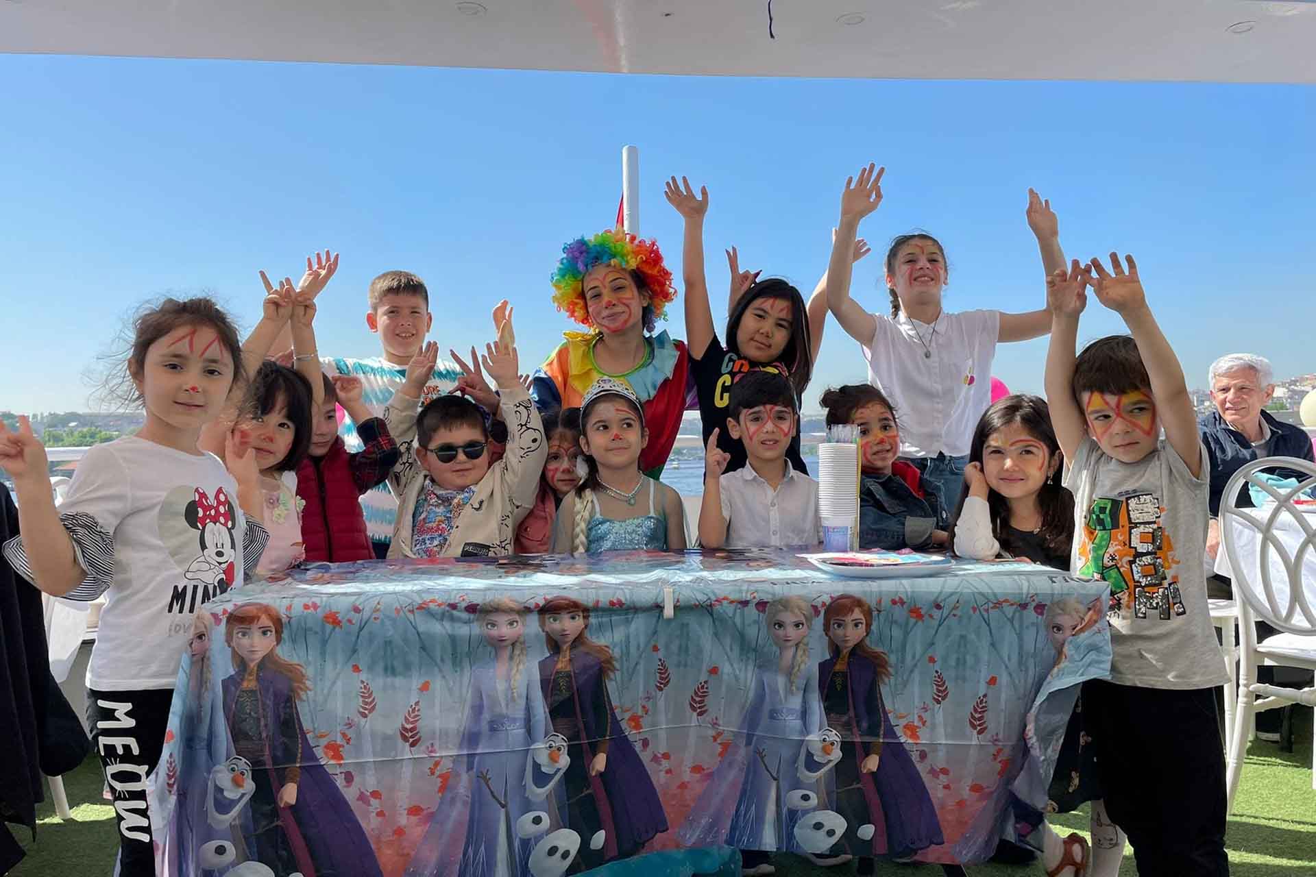 Teknede Doğum Günü Kutlaması